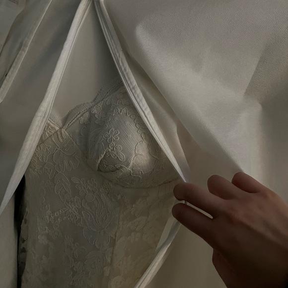 Lace wedding dress + veil - Picture 7 of 7